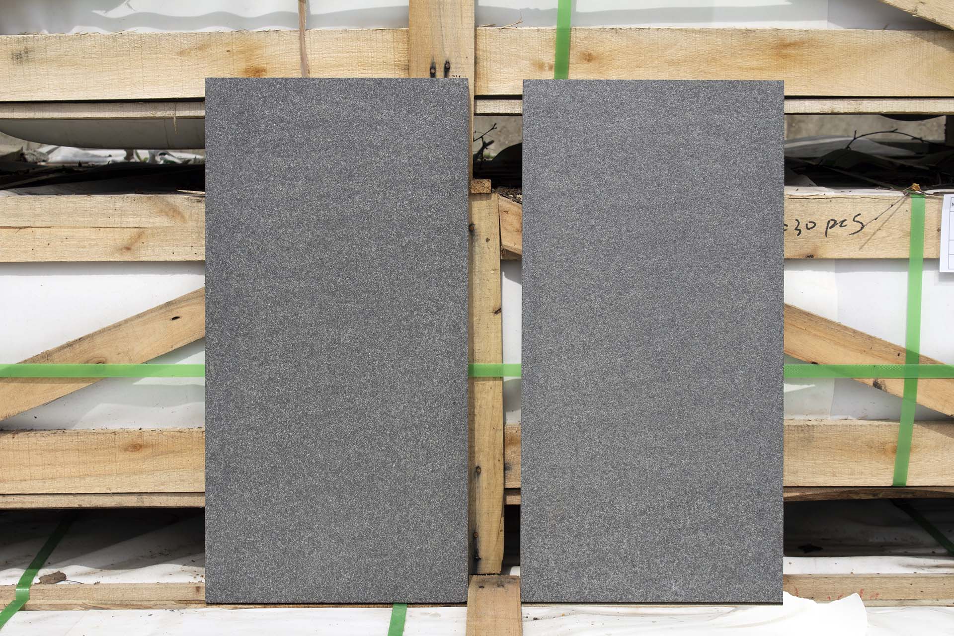 AB_600x300x18_F_1 Гранитная плита Absolute Black 600x300x18 мм термообработка — изображение 1