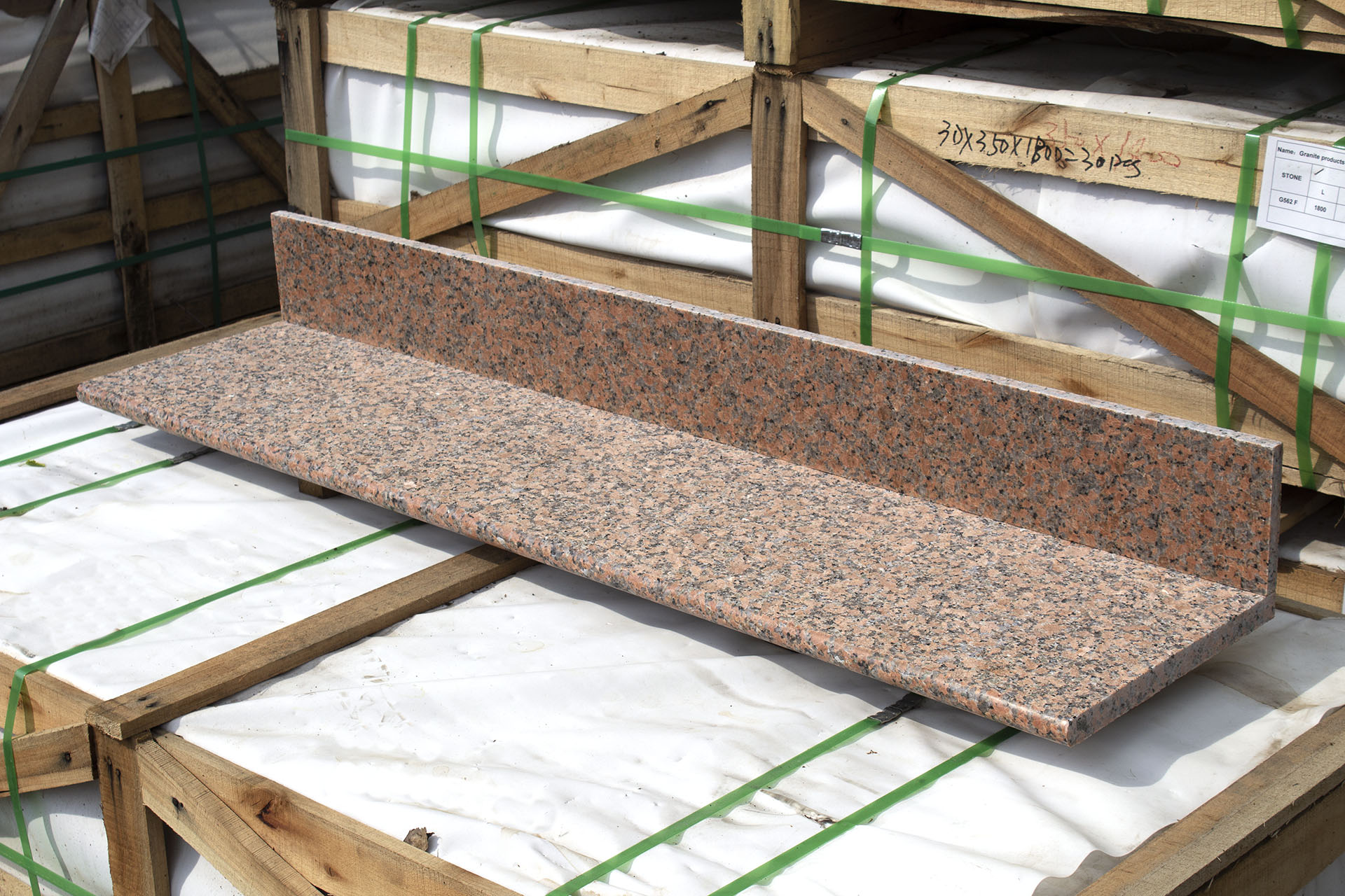 562_1500x350x30F_1 Ступени гранитные Maple Red 1500х350х30 мм термообработка — изображение 1