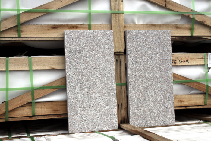 Гранитная плитка G664 Bainbrook Brown 600x300x30 мм термообработанная — изображение 2